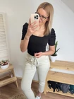 BABI Dekoltált Nyakú Extrázott Vállú Felső