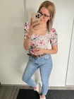 BABI Mintás Extrázott Vállú Felső