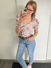 BABI Mintás Extrázott Vállú Felső