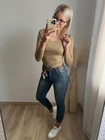 TARA Skinny Farmernadrág Övtartozékkal