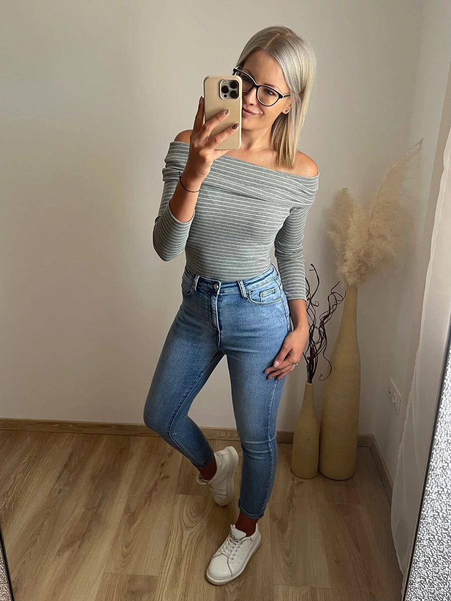 KITTI Csíkos Ejtett Vállú Felső