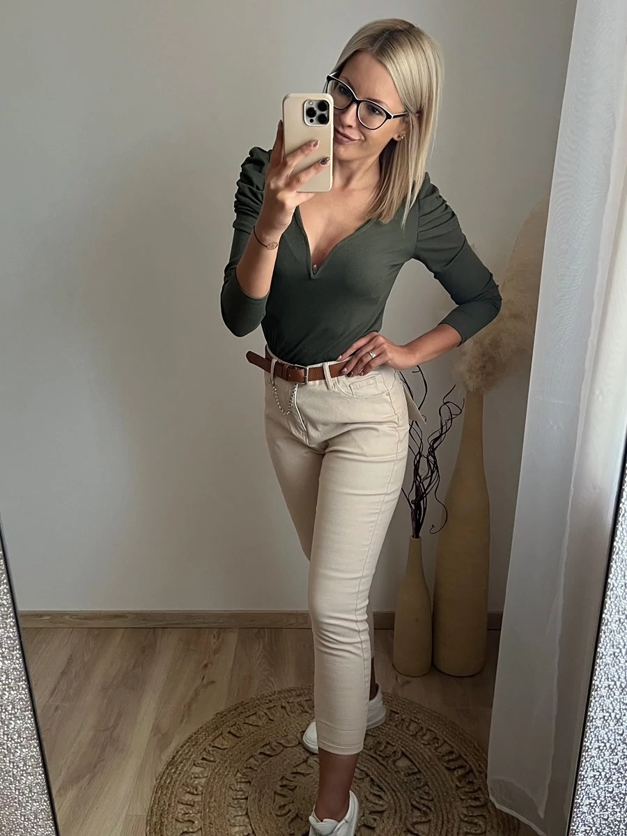 LINA Extrázott Vállú Felső