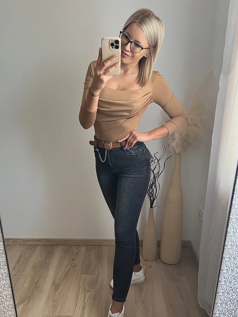 MELISZA Dekoltált Felső