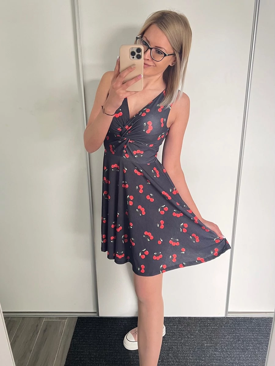 CHERRY Dekoltált Ruha